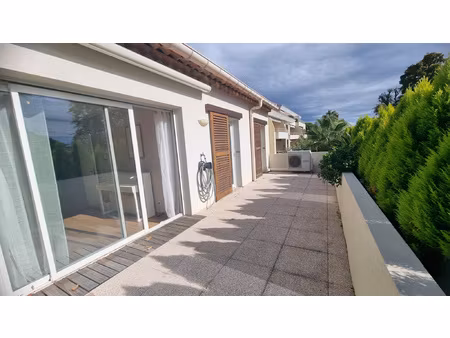 achat local professionnel 55m² sollies pont 83210