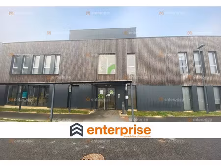 a louer - bureaux - 771m2 - au pied du tram et proche des acces