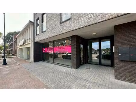 uitzonderlijke handelsruimte van circa 460 m² met parking!
