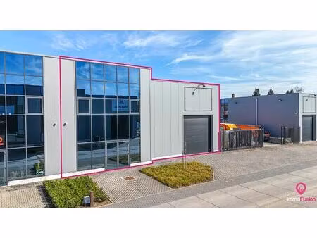 recente  instapklare magazijnruimte van 440 m² te houthalen!