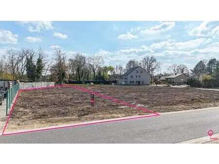 centrale en rustige bouwgrond voor ob op 6a54ca!