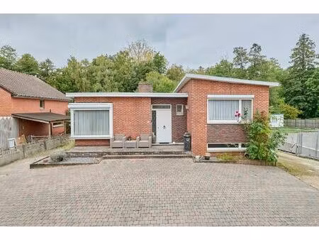 rustig gelegen te renoveren woning op 10a 07 ca nabij het centrum