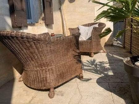 très belle maison de village avec terrasse et garage
