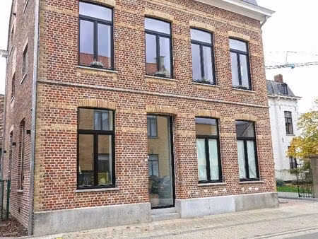 uniek 3-slaapkamerappartement in het voormalige gemeentehuis van vleteren