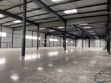 entrepôts avec quai a louer