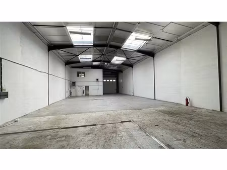 local d'activités a louer