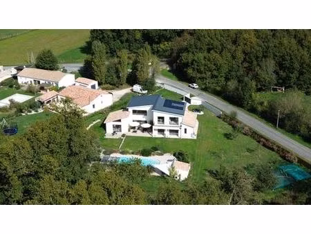 maison de luxe en vente à le chay  nouvelle-aquitaine