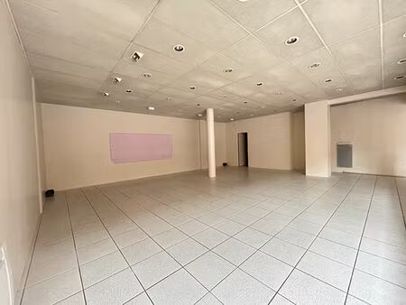 location local commercial  109.00m²  château