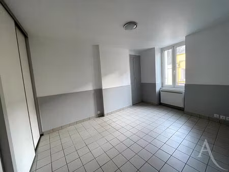 location appartement 1 pièce  26.73m²  argenton