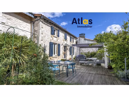 longère en pierres rénovée de 161 m² hab avec piscine