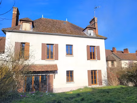10 minutes d'auxerre  maison de 183m² habitable avec jardin à seignelay dans village avec 