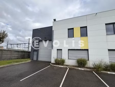 location local d'activités 300 m²