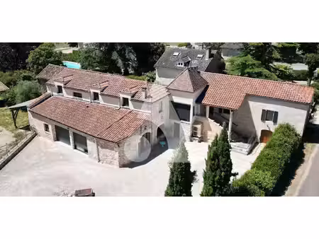 maison avec piscine et jardin cremps (46)