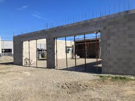 location local commercial 70m2 argelès-sur-mer (66700) - 1260 € - surface privée