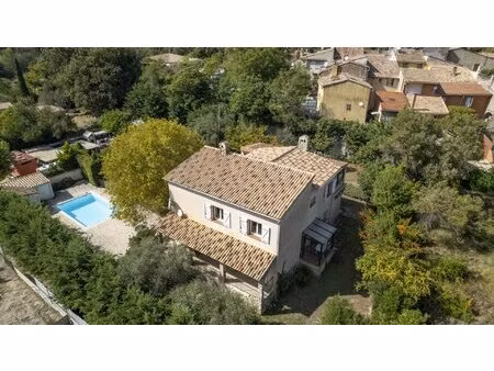 maison provençale t7 avec piscine et vue dégagée