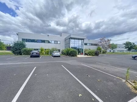 location bureau 198 m² à aubière (63170)