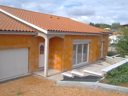 location maison 3 pièces 73 m² à saint-symphorien-de-lay (42470)  930 €