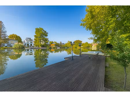 demeure d'exception sur le lac d'enghien