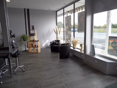 vente locaux professionnels 100 m² à jardres (86800)  44 500 €