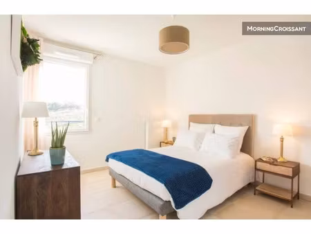 location meublée appartement 1 pièce 35 m² à villeneuve-les-avignon (30400)  890 €