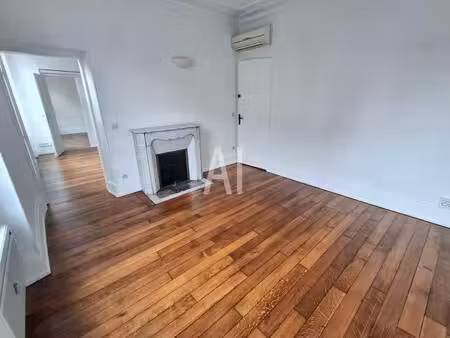 local professionnel de 65m² à poissy