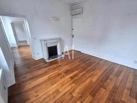 local professionnel de 72 m² à poissy