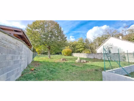 terrain à vendre à étréchy dans un écrin de verdure.