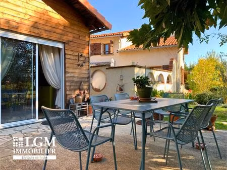 propriété atypique avec deux maisons indépendantes  piscine et grand terrain à...