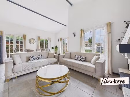 abzac i maison de 133 m² i piscine i 6 pièces