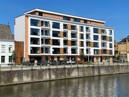 gerenoveerd kantoor/handelspand in centrum oudenaarde