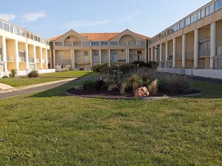 location meublée appartement 1 pièce 18 m² à saint-hilaire-de-riez (85270)  580 €