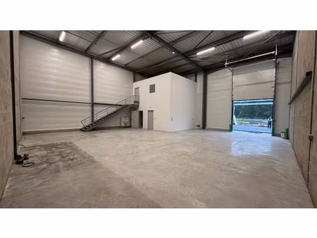 location locaux professionnels 350 m² à tours (37000)  2 077 €