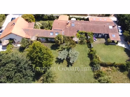 magnifique propriété de 250m² (maison + 2 gîtes + piscine)