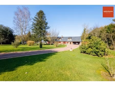 magnifique longère entièrement rénovée sur 154 m2 avec ses 4 chambres dans une voie sans i