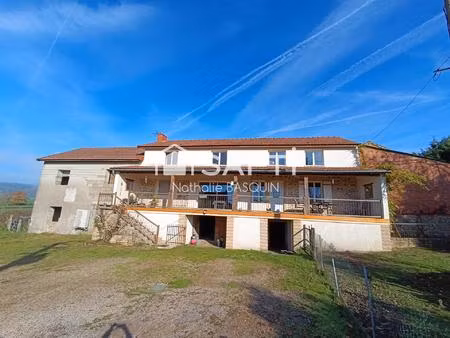 grande maison rénovée avec hangar  écurie et annexe à terminer.