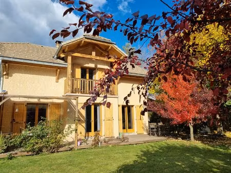 maison style chalet avec terrain