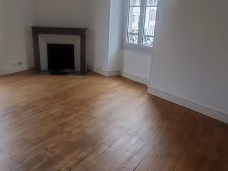 location appartement 4 pièces 76 m² à pau (64000)  750 €