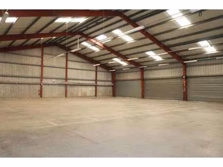 vente bureaux et commerces à soliers (14540) : à vendre / 874m² soliers