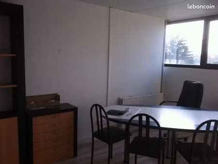 local bureaux 701 m²