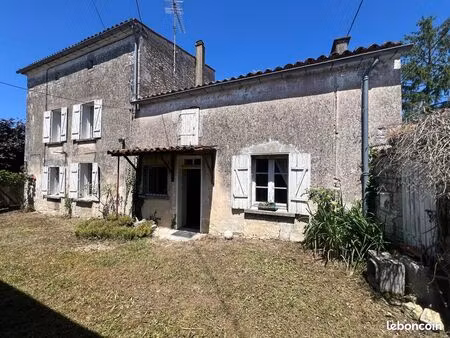 maison a restaurer bourg de sigogne