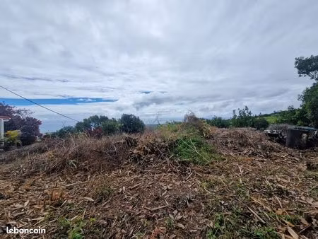 beau terrain de 236 m2