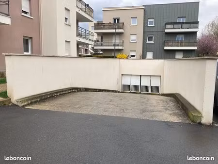 place dans parking couvert à mennecy