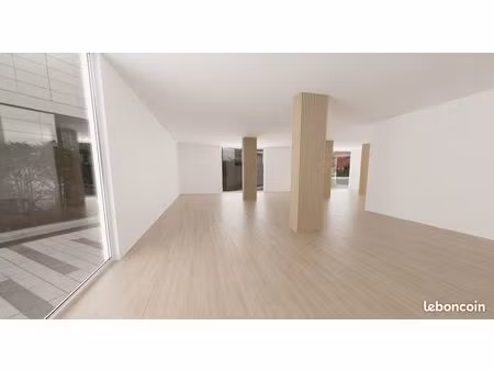 local commercial 700m2