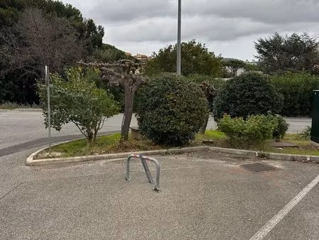 parking/box 15 m² sainte-maxime