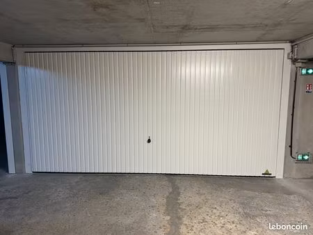 garage  fermé de 50 m²