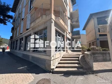 local commercial 68 m²