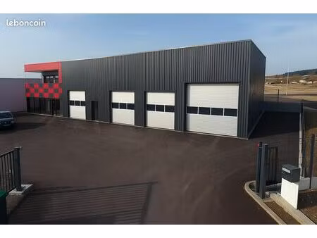 bâtiment industriel ou commercial