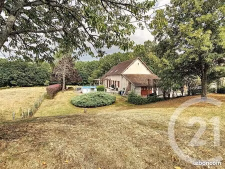 maison 8 pièces 179 m²