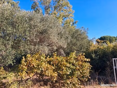 terrain 900 m² le val