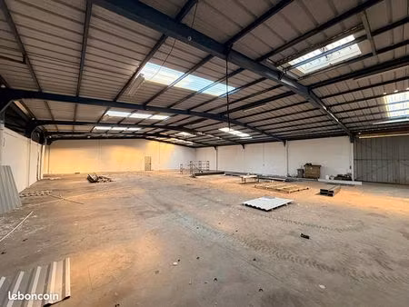 local 850 m² ploufragan